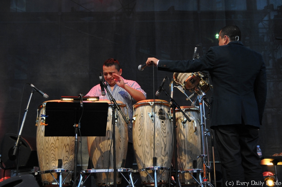 Evry Daily Photo - Fete de la Musique Evry 2010 - Yuri Buenaventura - large - 4735482413.jpg